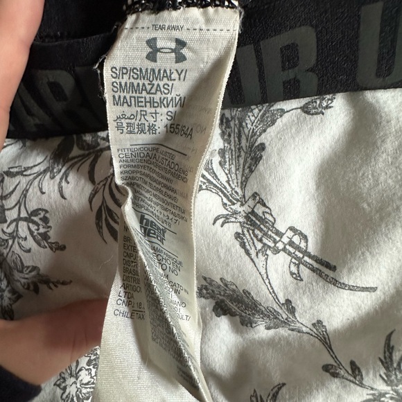 Under Armour Cropped Leggings - Picture 2 of 2